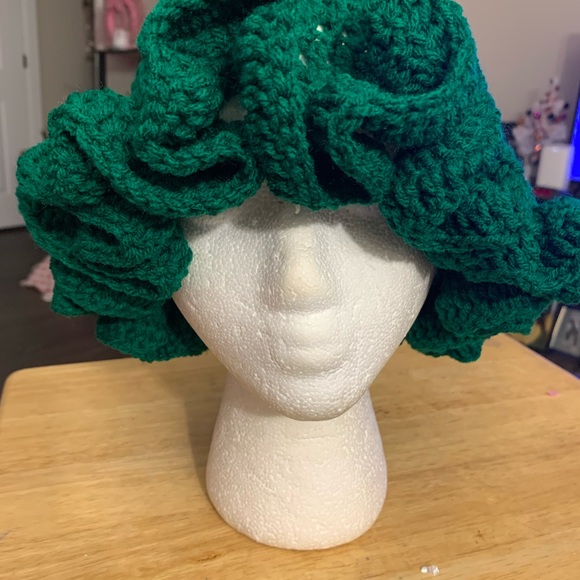 Crochet ruffled hats - Picture 11 of 15